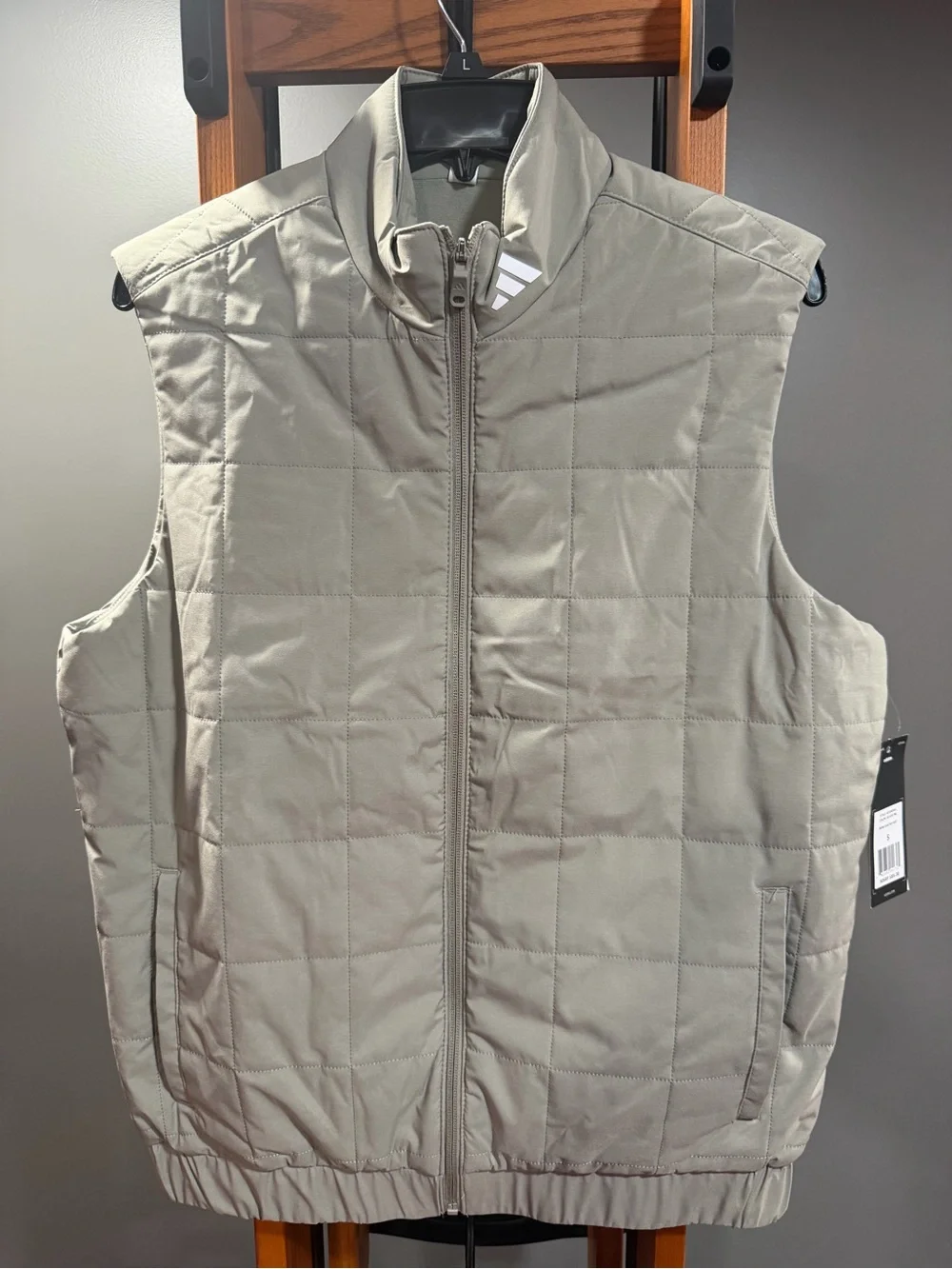 Adidas Men’s Quilted Vest NWT Silver Pebble Full Zip Size Small